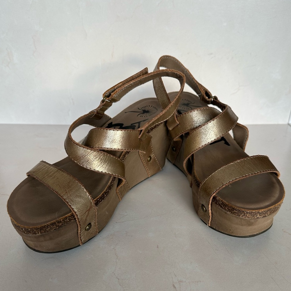 OTBT Women's Metallic Sandal Wedges